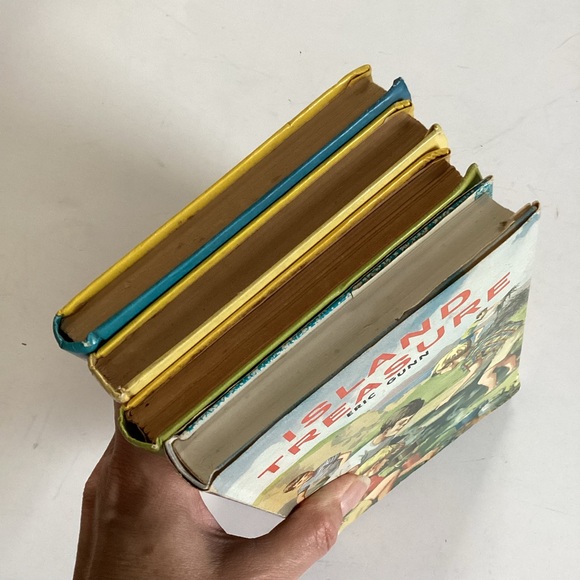 Vintage hardcover classics for kids - Picture 2 of 5